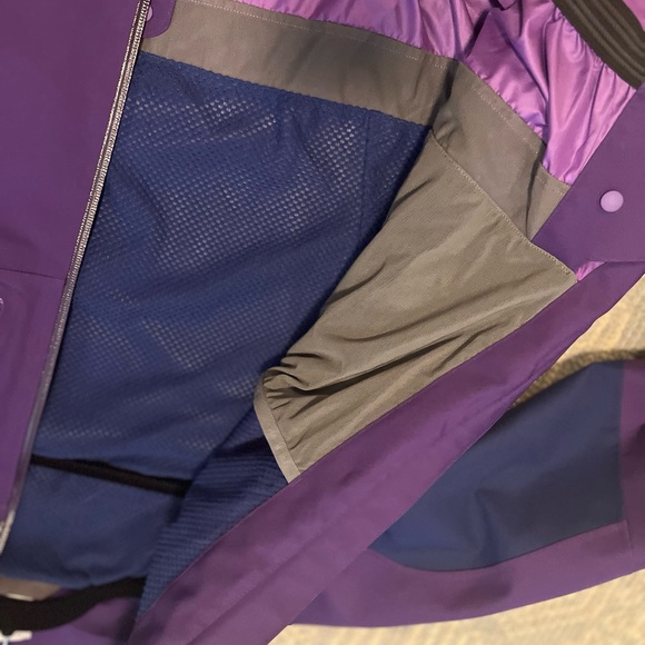 Patagonia h2no Ski jacket shell, size small, barely worn - Picture 5 of 5